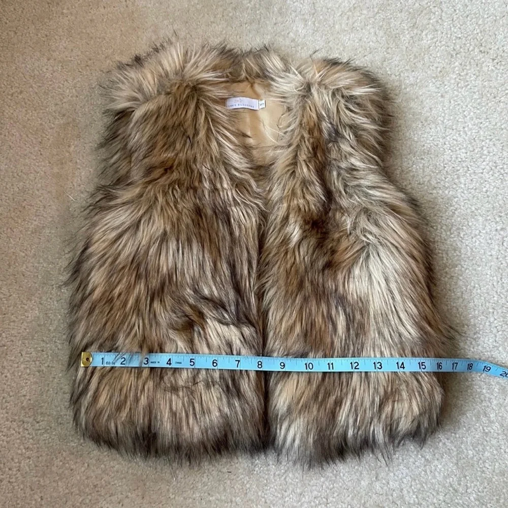 Bailey’s Blossoms - Faux Fur Vest - Size: 5
